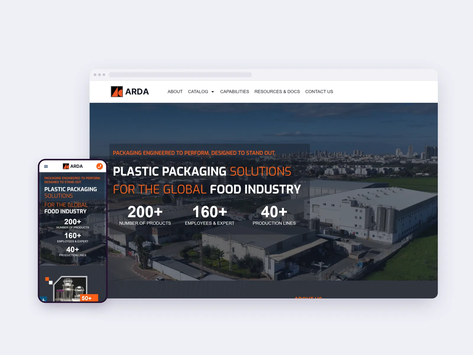 צילום מסך של עמוד הבית באתר קטלוג של Arda Plast, בתצוגת מחשב ולצידה בטלפון